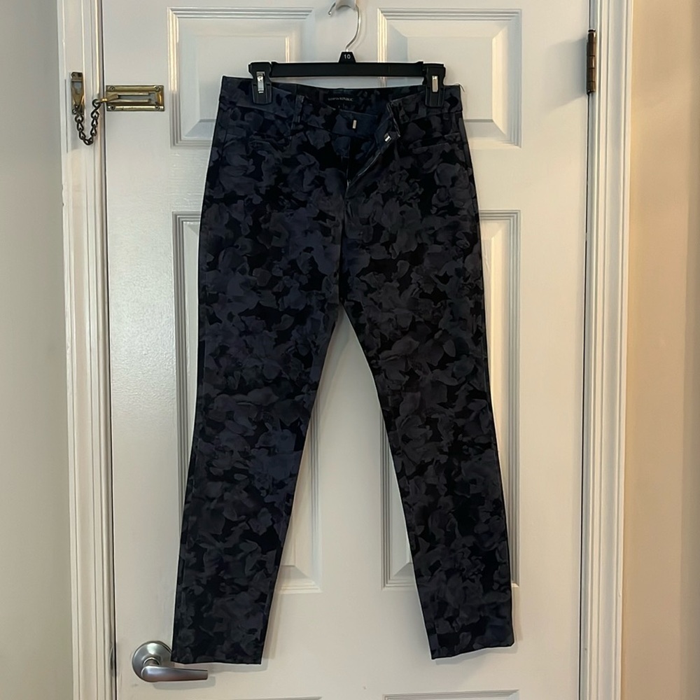 Banana Republic dress pants. Size 2. Color blue floral.